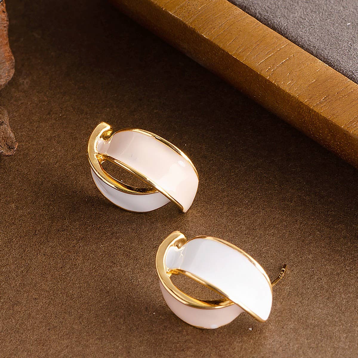 ENAMEL SILVER NEEDLE C SHAPED EARRINGS_CWMM4287