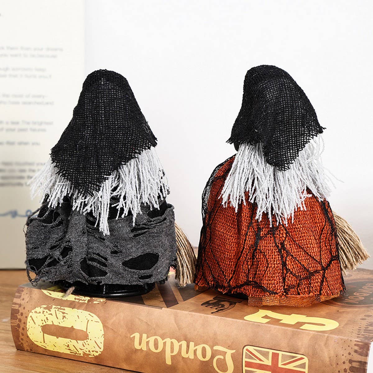 SCARY WITCH BROOMSTICK HALLOWEEN TREE TOPPER_CWMM9863