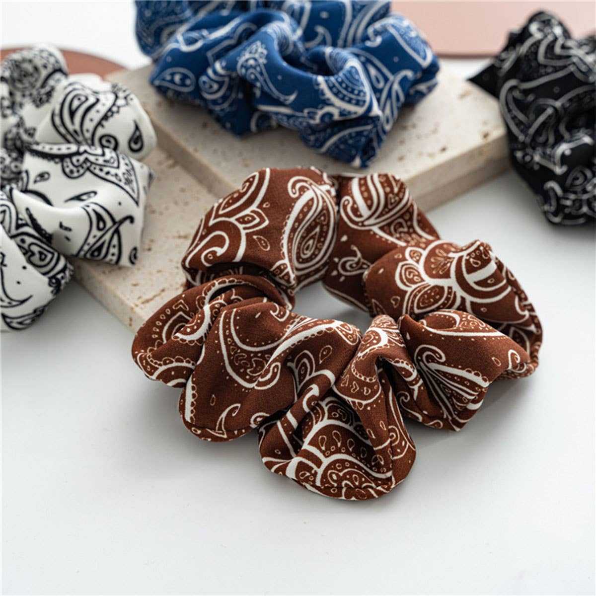 PAISLEY PRINT SCRUNCHIES_CWAHA0351
