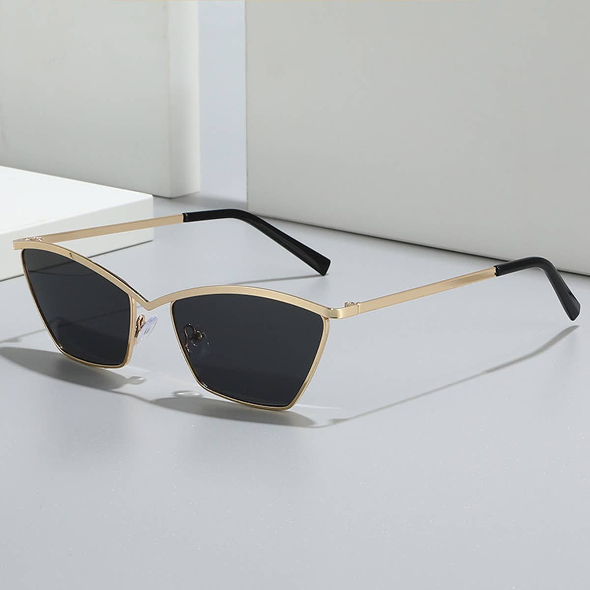 EXQUISITE IRREGULAR UV PROTECTION SUNGLASSES_CWASG0529