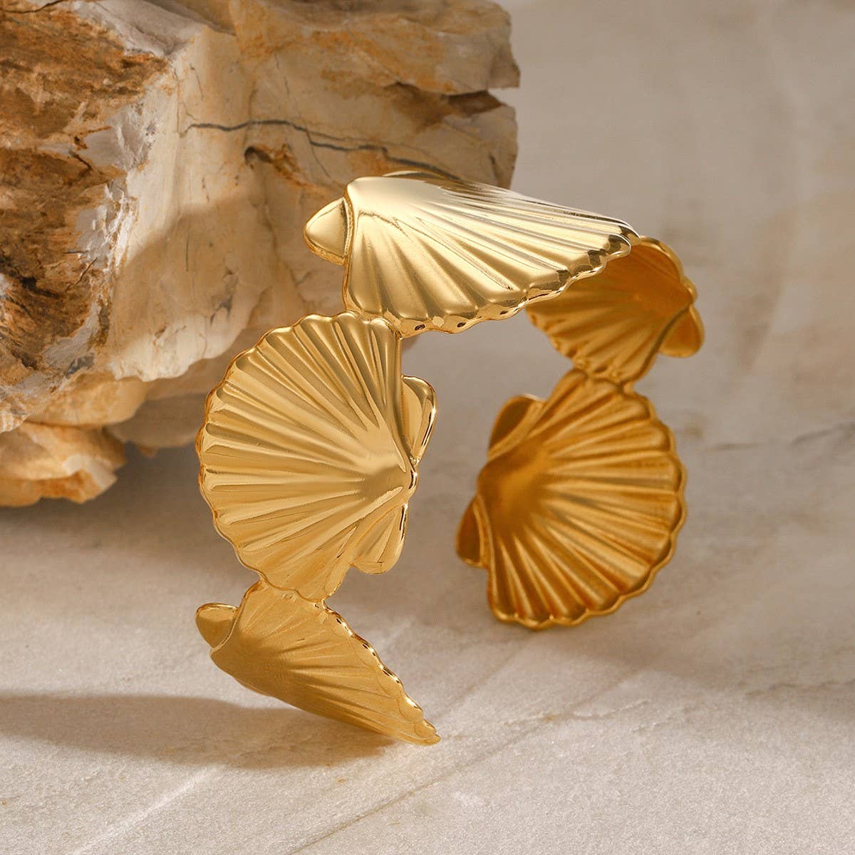 Vintage 18K Gold Large Shell Open Cuff Bracelet