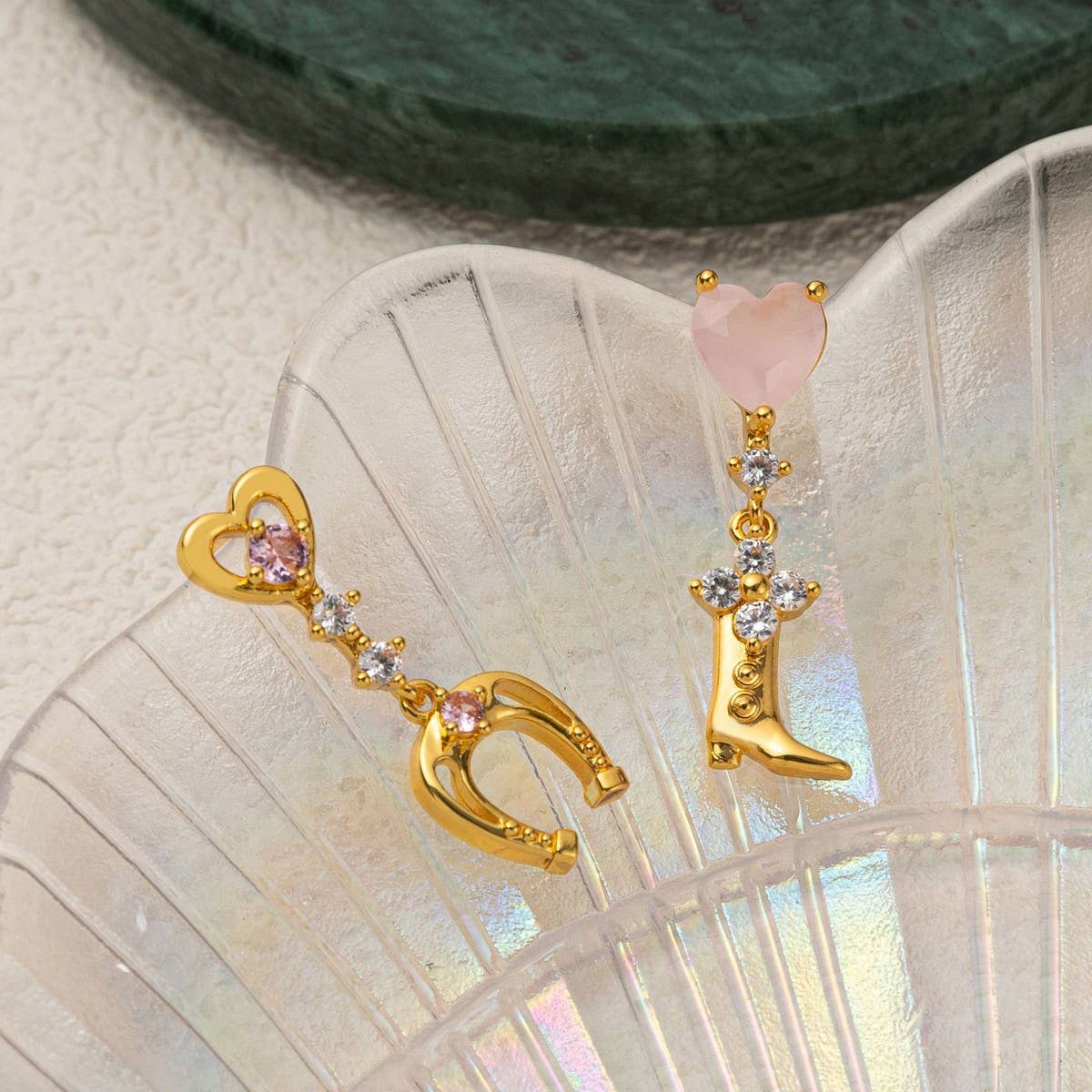 BOW HORSESHOE BOOT ZIRCON 18K GOLD STUD EARRINGS_CWAJE5069