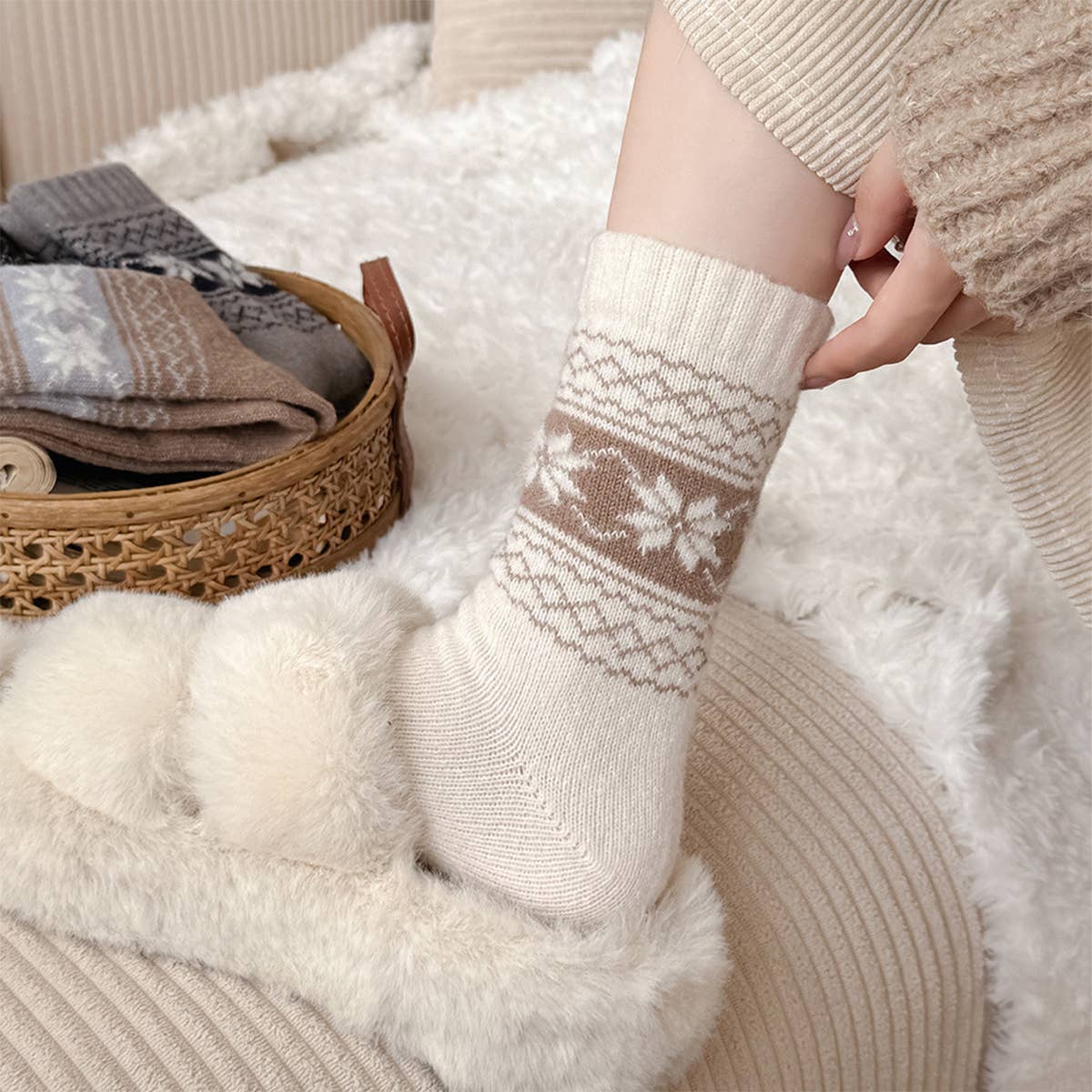 Womens Thick Wool Slouchy Retro Crew Socks_Cwms03286