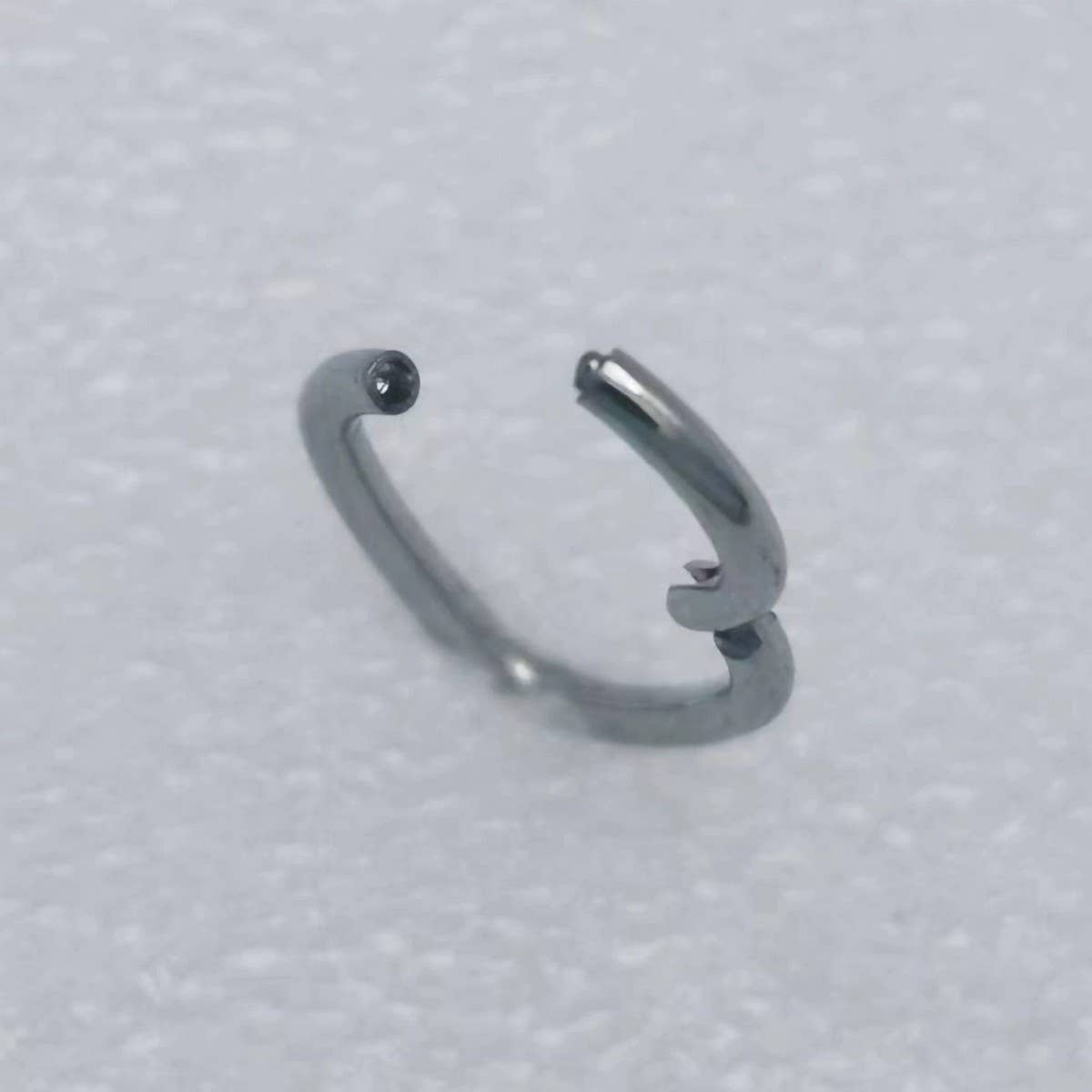 TEARDROP GEOMETRIC NOSE RING IN STAINLESS STEEL_CWMM9541