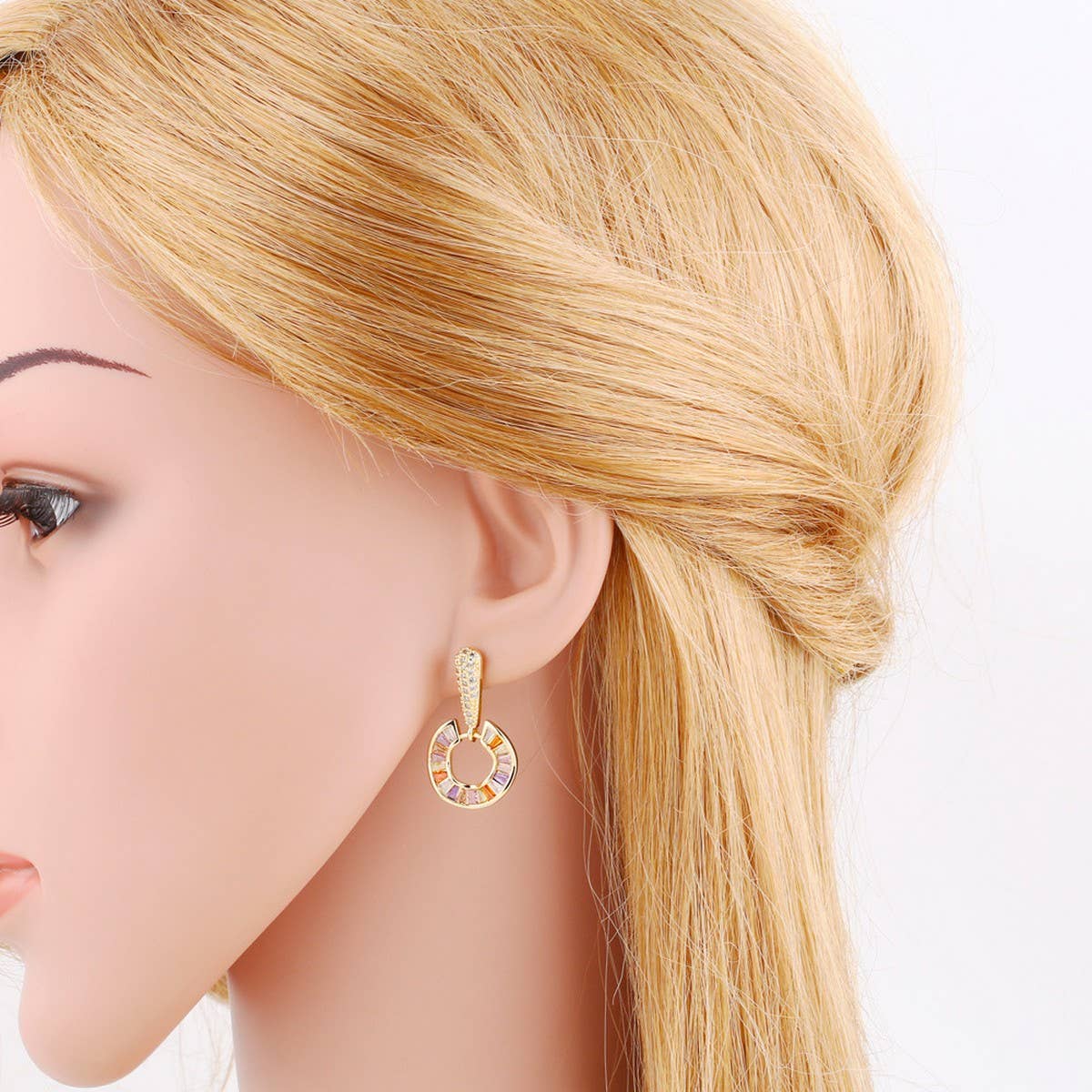 COLORED ZIRCON HEART RETRO ROUND EARRINGS_CWAJE1005