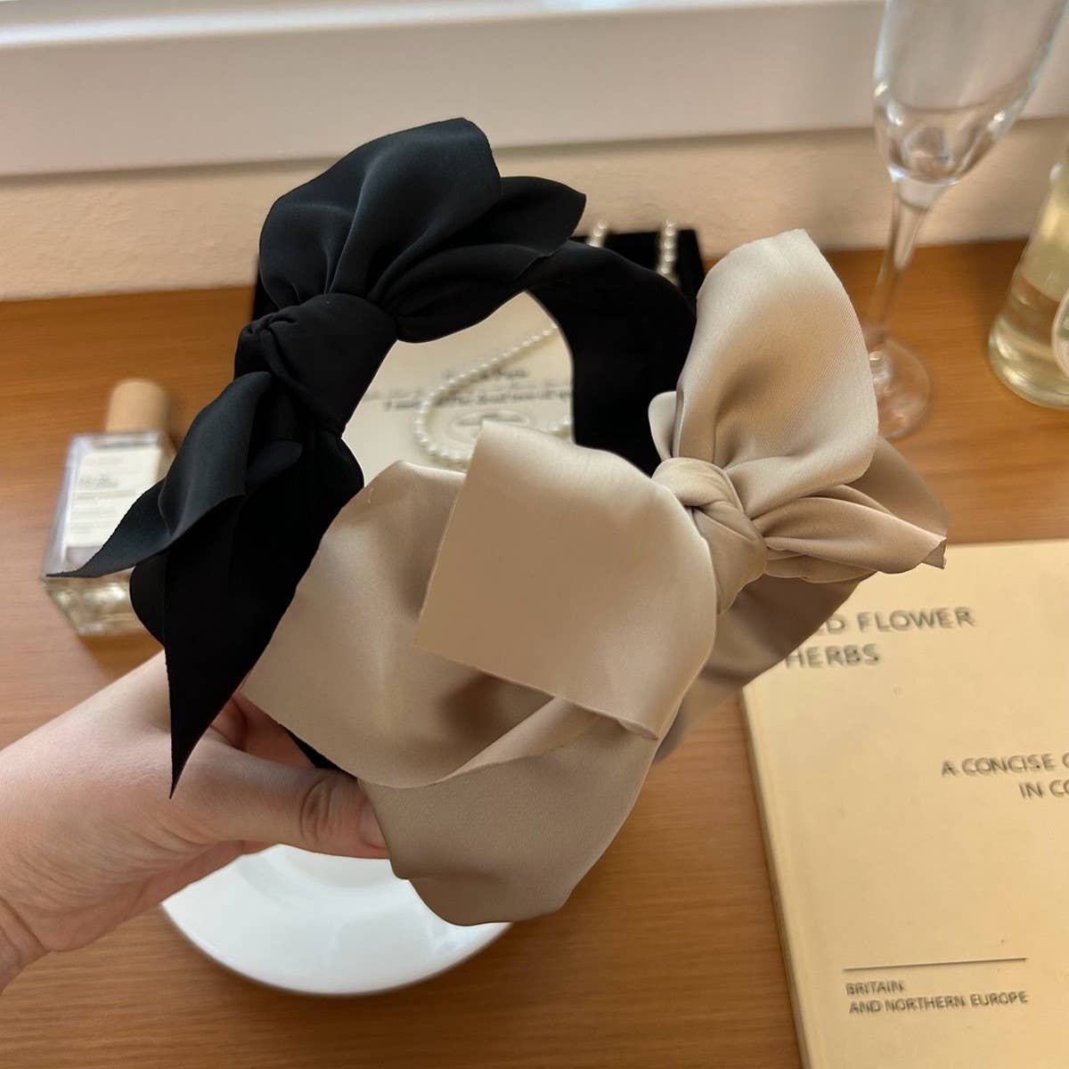 RETRO BOW STYLISH SIMPLE HEADBAND_CWAHA2859