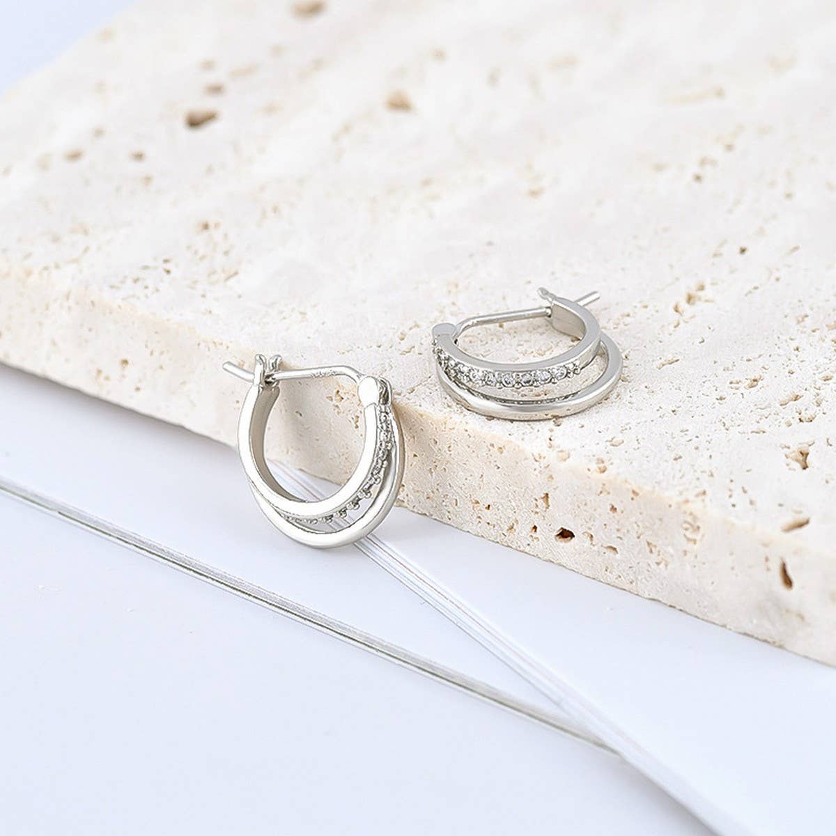 HOLLOW MODERN WOMEN DOUBLE HOOP EARRINGS_CWAJE1720