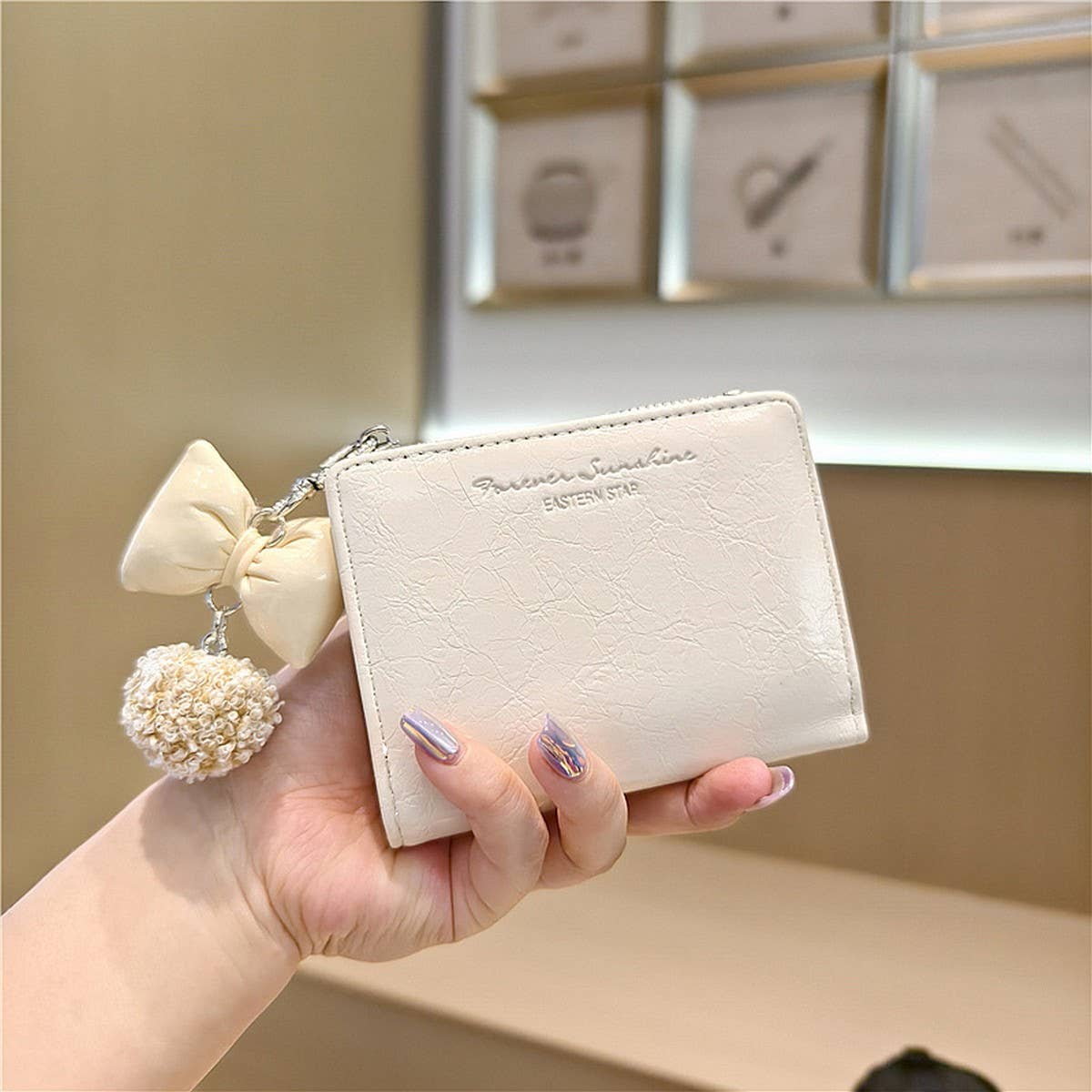 Textured Bow Pendant Bifold Wallet_Cwab06235