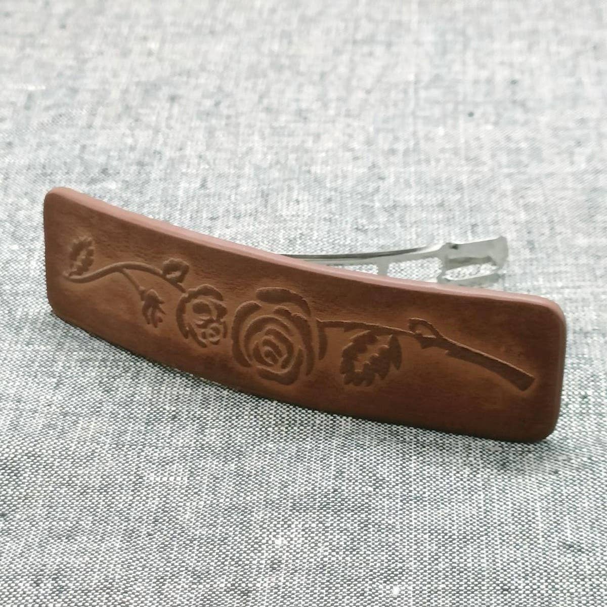 ROSE TOTEM CARVED PAINTED FAUX LEATHER HAIR CLIP_CWAHA6354