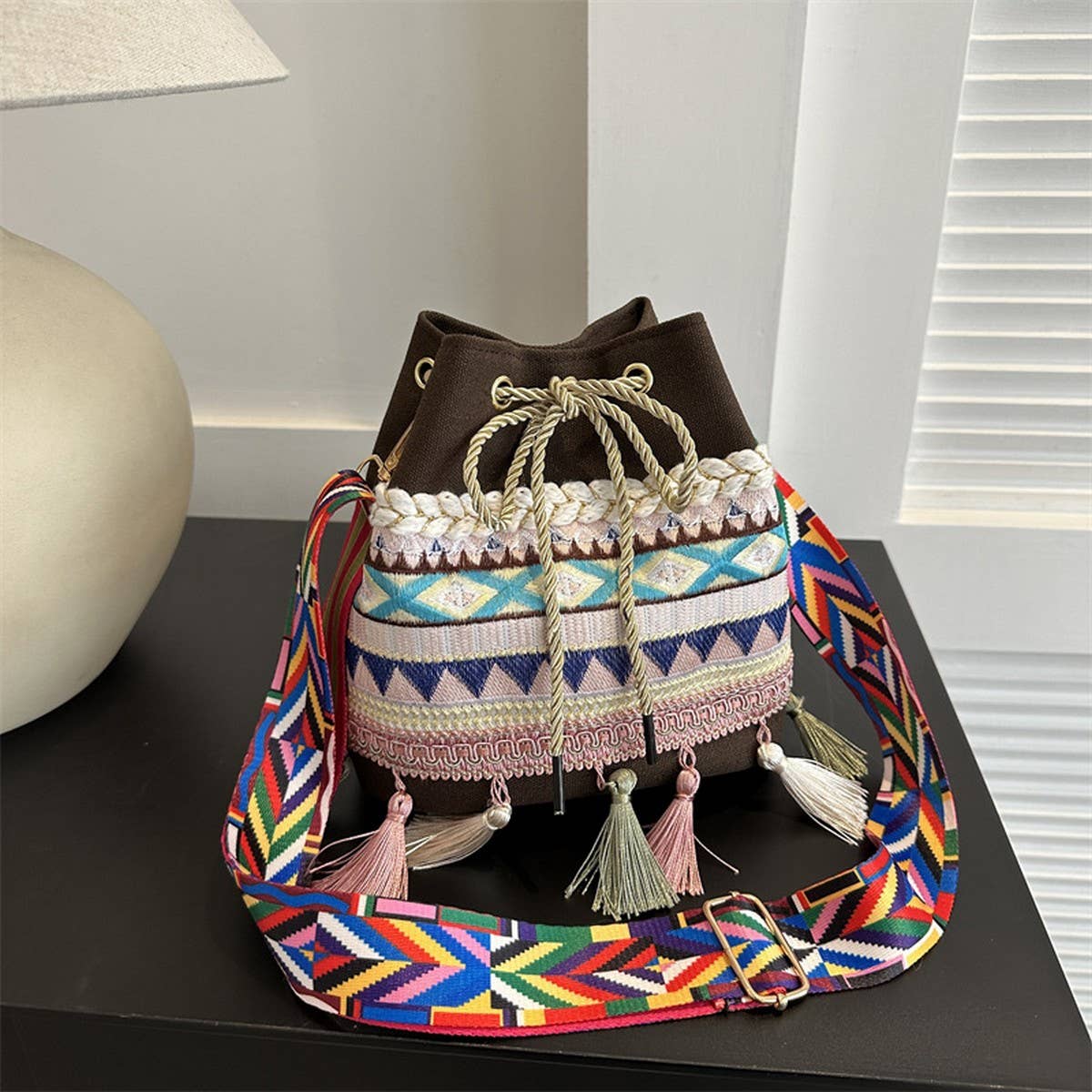 RETRO EMBROIDERED TASSEL SHOULDER BAG_CWAB1689