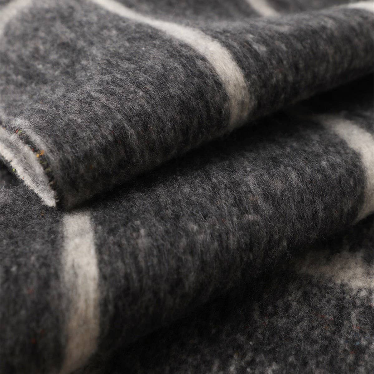 MINIMALIST GRID SCARF SHAWL WITH WARM TEXTURE_CWASC2771