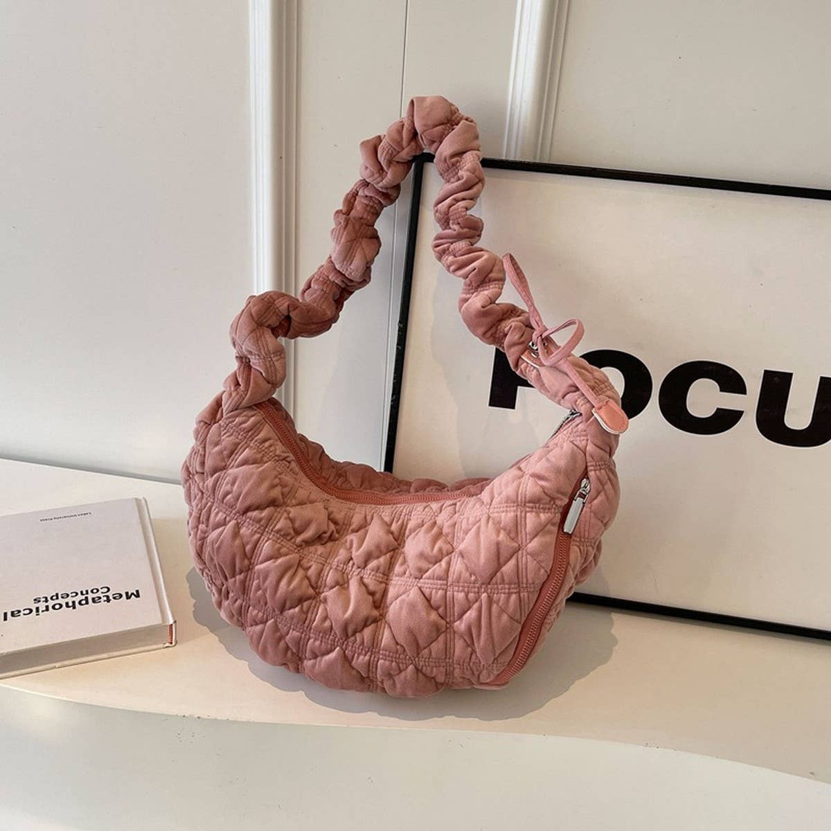 LARGE PUFFY VELVET CLOUD SHOULDER BAG_CUAB00492