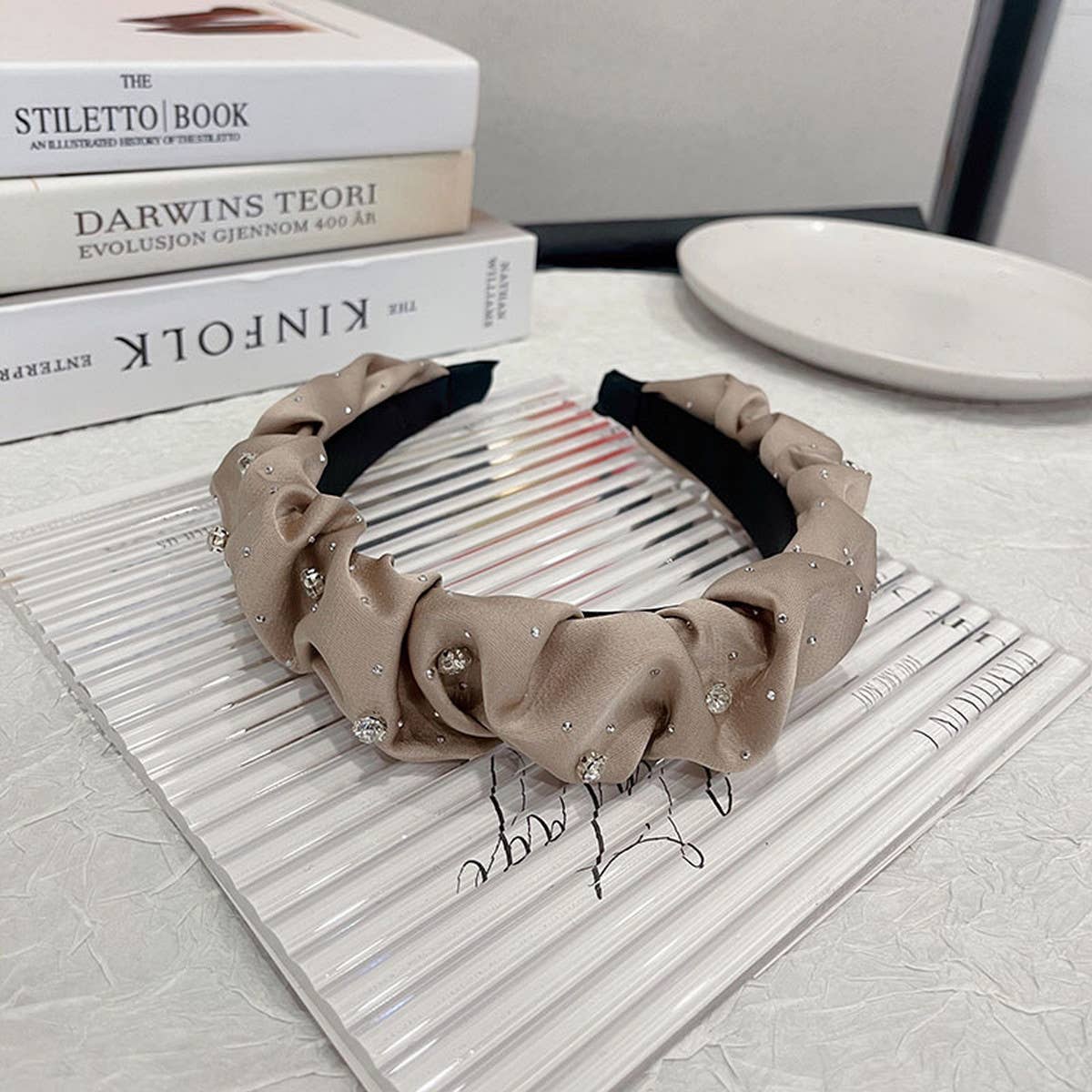 RETRO DIAMOND PLEATED HEADBAND_CWAHA1694