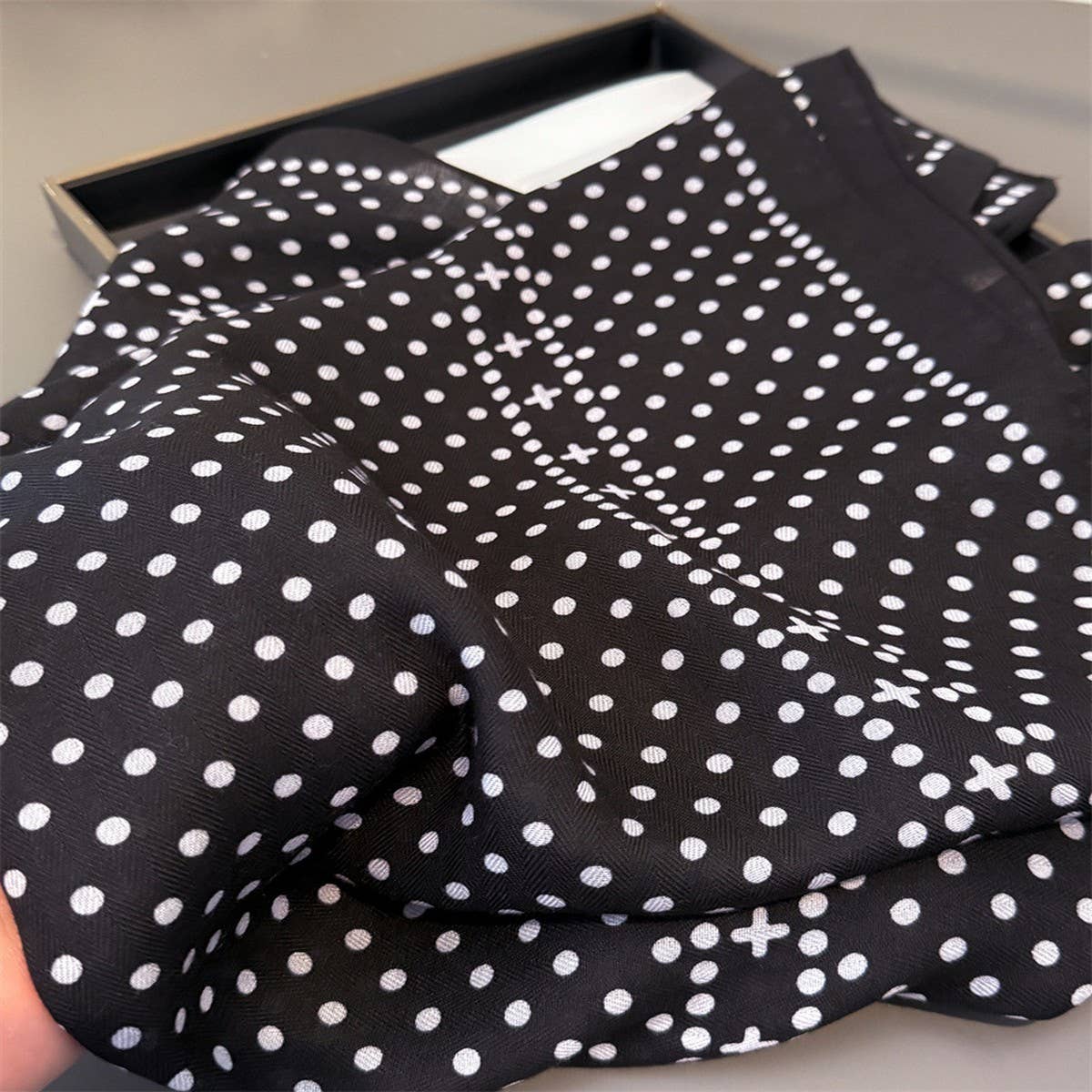 Minimalist Polka Herringbone Linen Feel Scarf_Cwasc03306