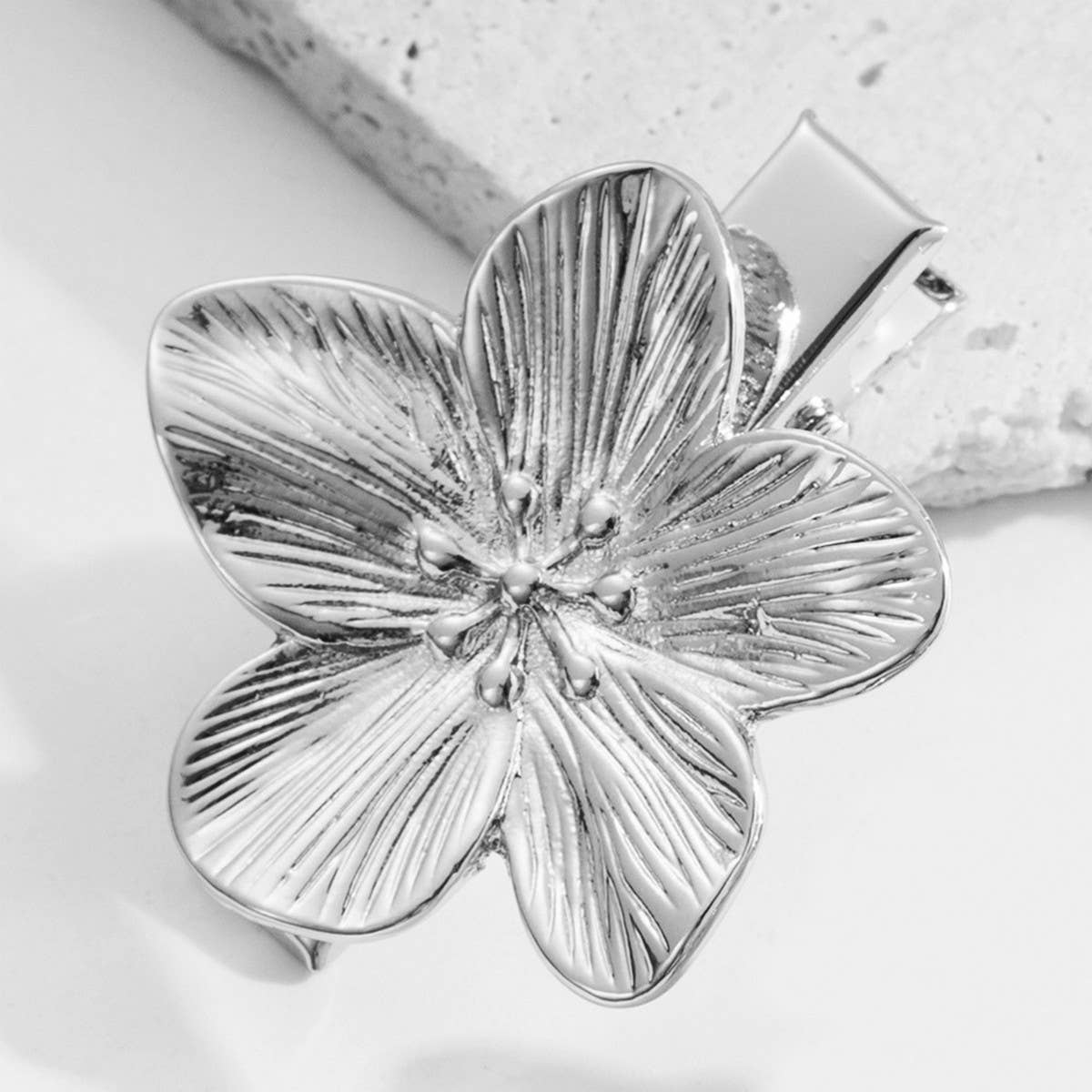 METAL HEART FLOWER HAIR CLIP ELEGANT MINIMAL_CWAHA6177