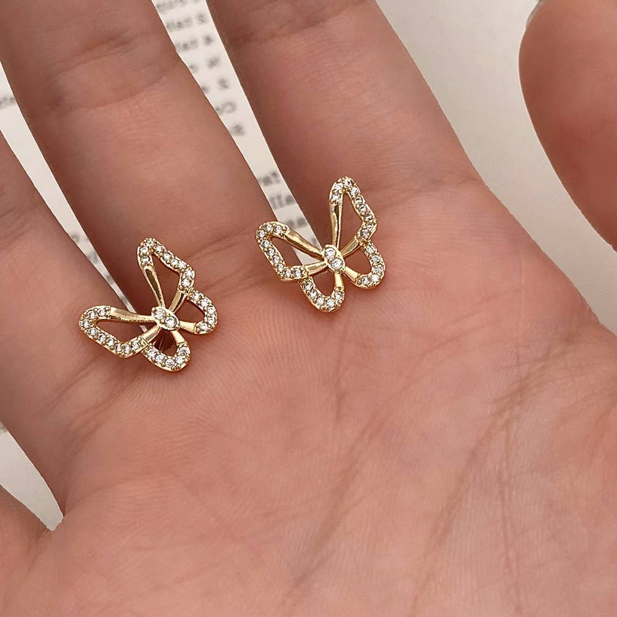 FASHIONABLE AND SWEET HOLLOW BUTTERFLY EARRINGS_CWAJE3110