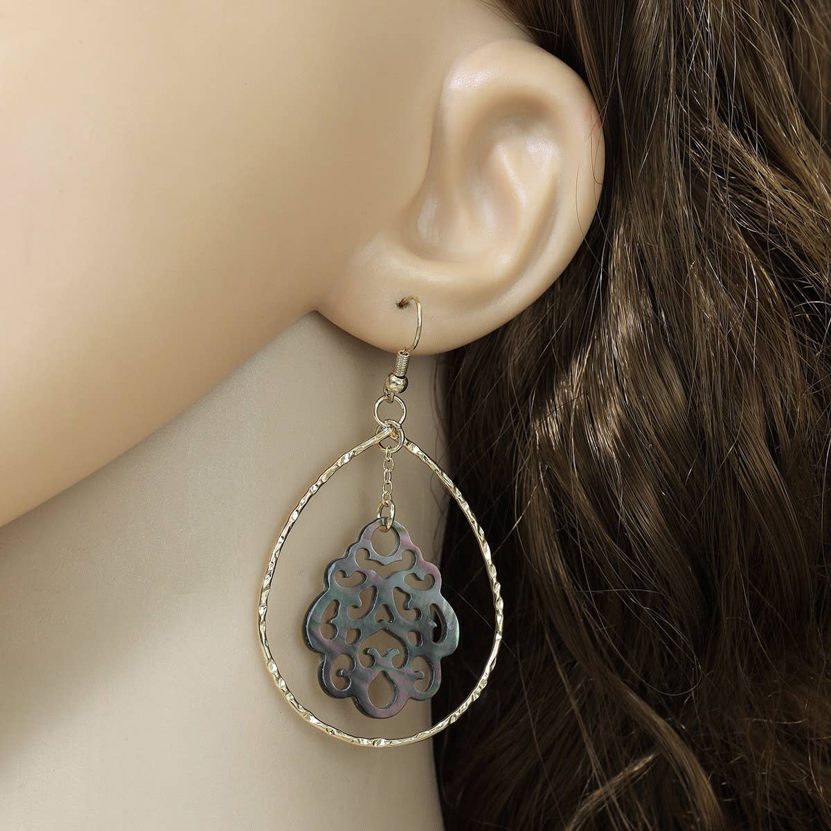 NATURAL SEA SHELL FLOWER SHAPED HOLLOW EARRINGS_CWMM4319