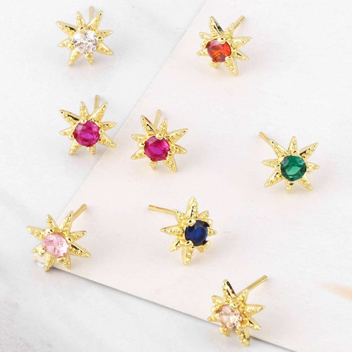 MINIMALIST STAR STUDDED DIAMOND EARRINGS_CWAJE1010