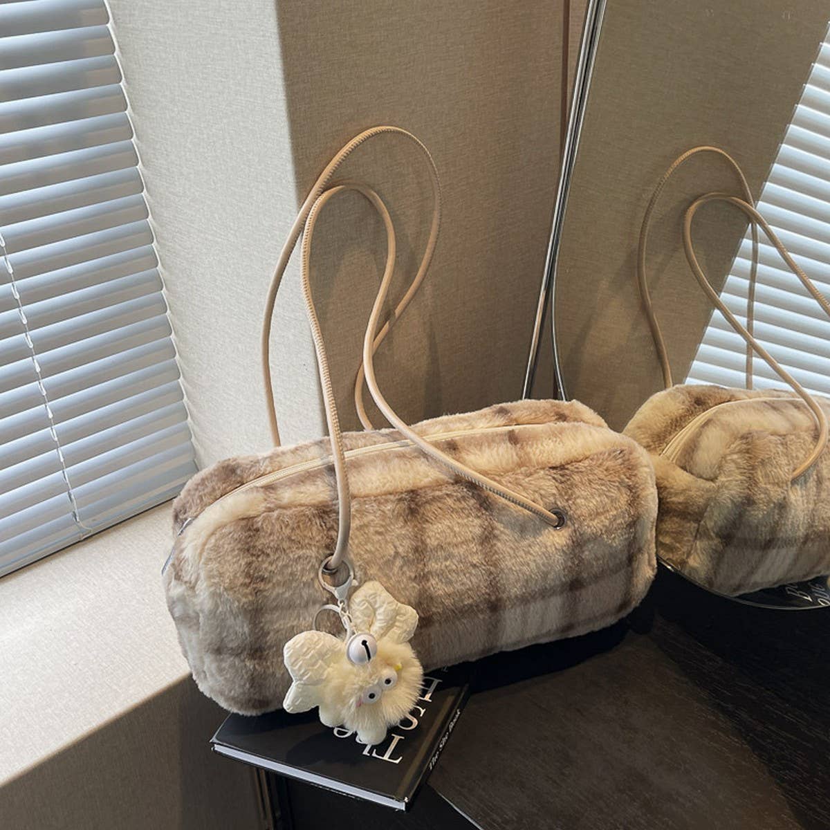 Winter Casual Woolen Plaid Shoulder Plush Bag_Cwab3941