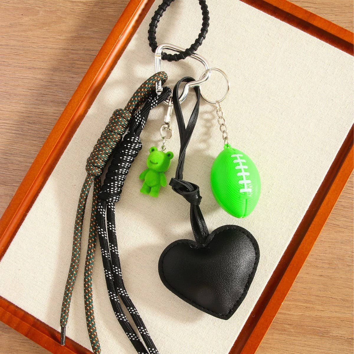 BLACK PU HEART FROG MINI FOOTBALL KEYCHAIN_CWMM7759
