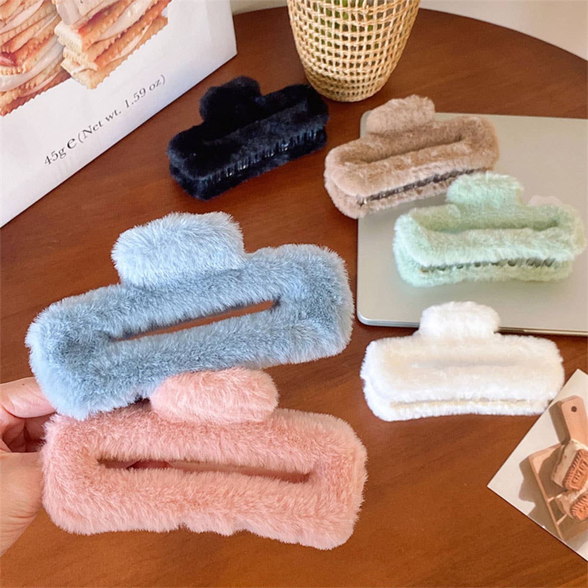FAUX RABBIT FUR HAIR CLAW ELEGANT WINTER STYLE_CWABE0198
