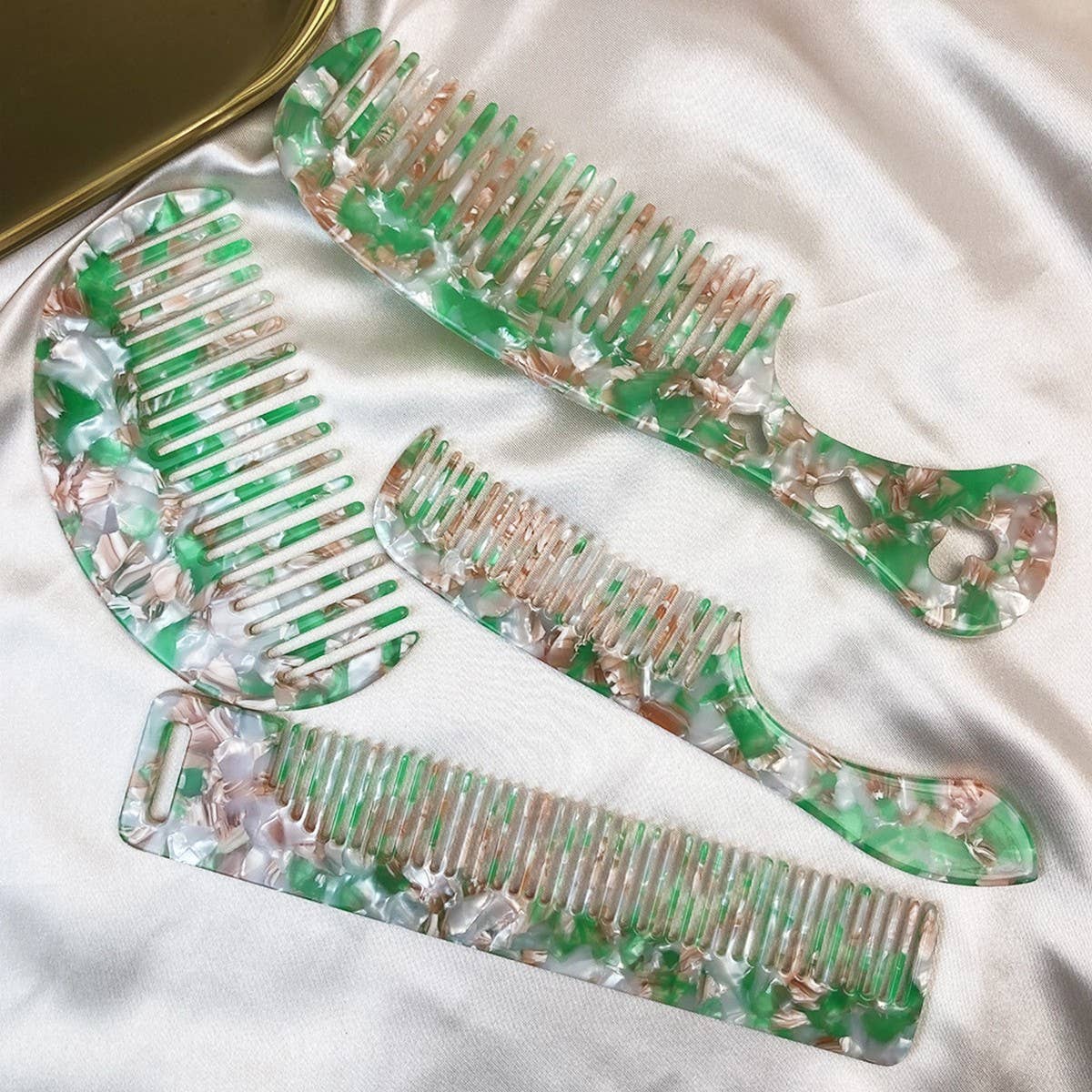 COMFORTABLE GREEN ACETATE COMB FOR SILKY HAIR_CWMM6431