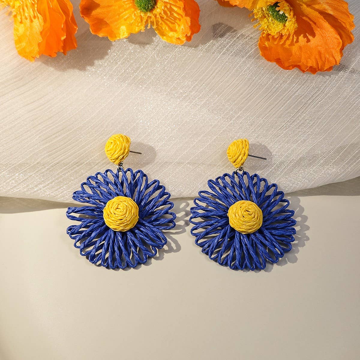 HAND WOVEN CONTRASTING FLOWER EARRINGS_CWAJE1871
