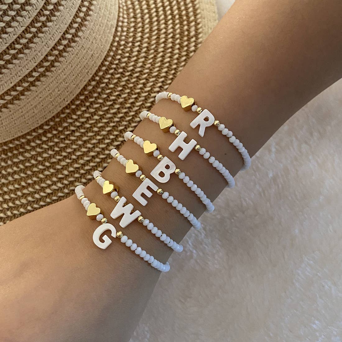 26-Letter Shell Beaded Bracelet_Cwaje4942