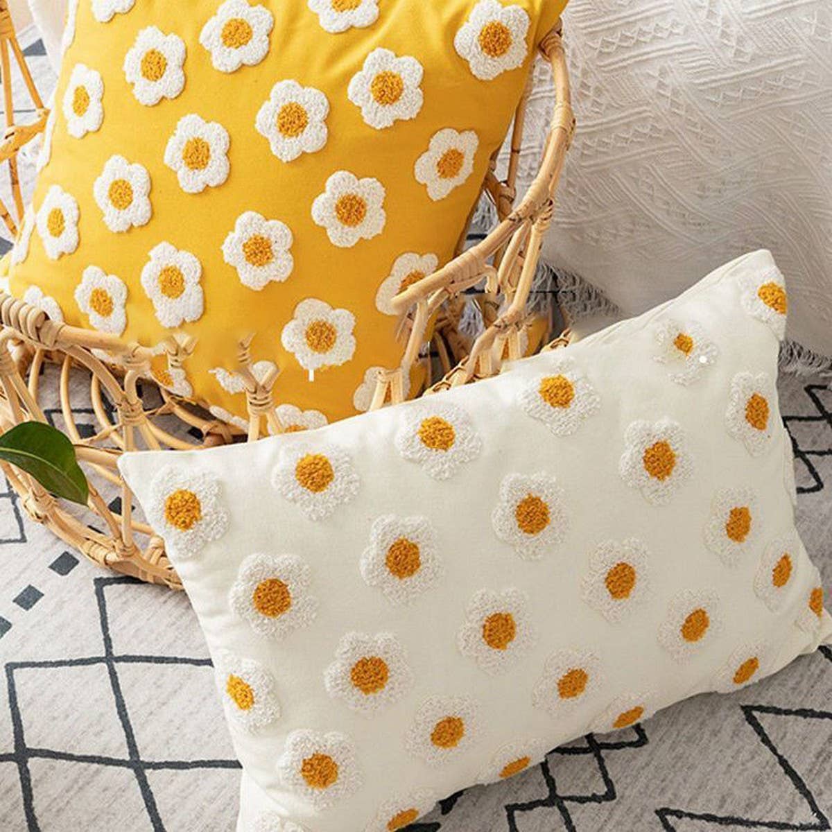 DAISY FLOWER PILLOW WITH INSERT FOR SOFA BED DECOR_CWMM7697
