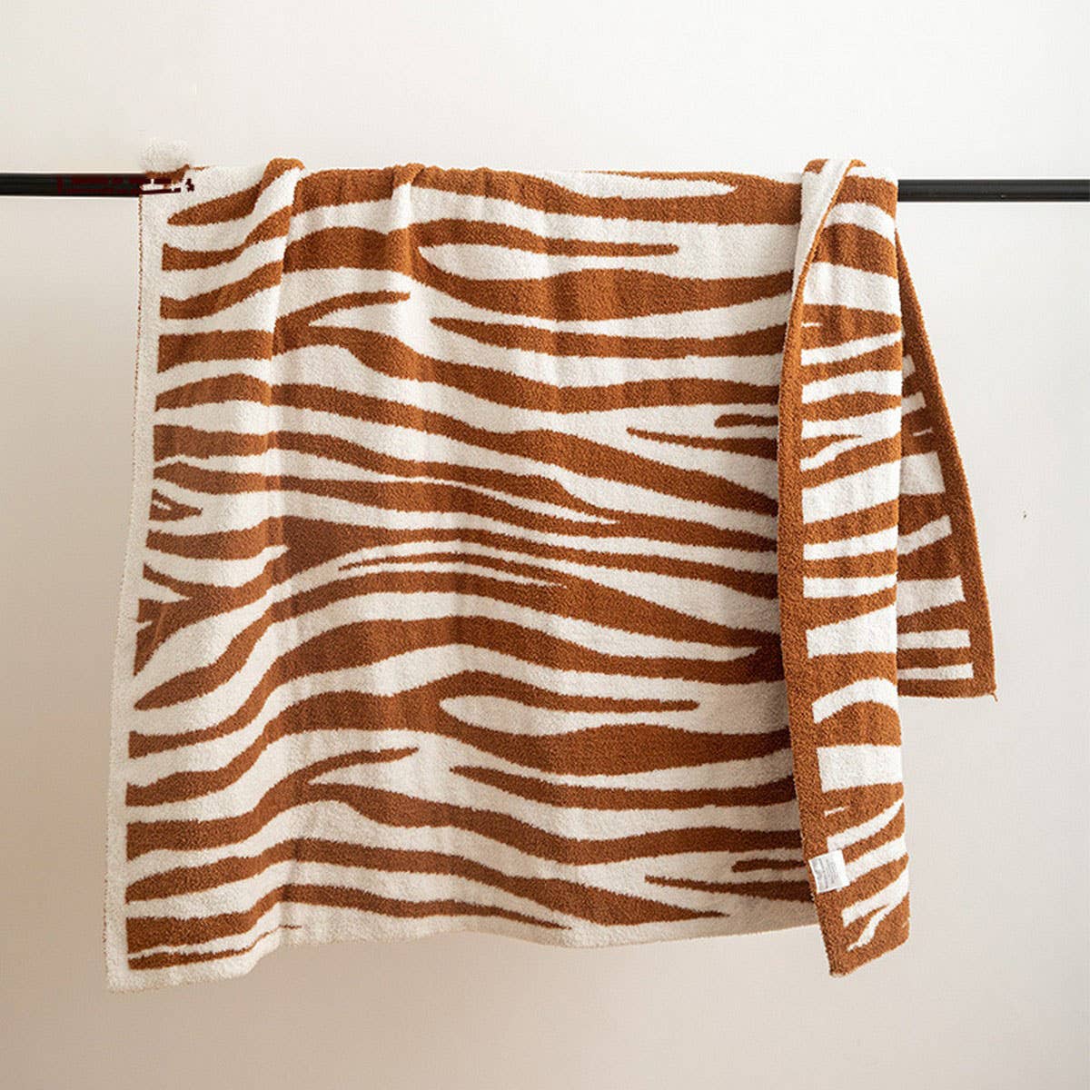 IRREGULAR ZEBRA PATTERN KNITTED WOOL THROW BLANKET_CWMM2383