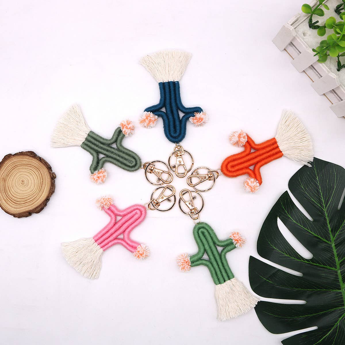 HAND WOVEN CACTUS FUR BALL KEYCHAIN_CWMM1581