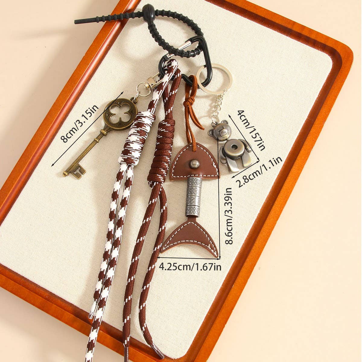 Vintage Leather Fishbone Bear Keychain Charm_Cwmm7757