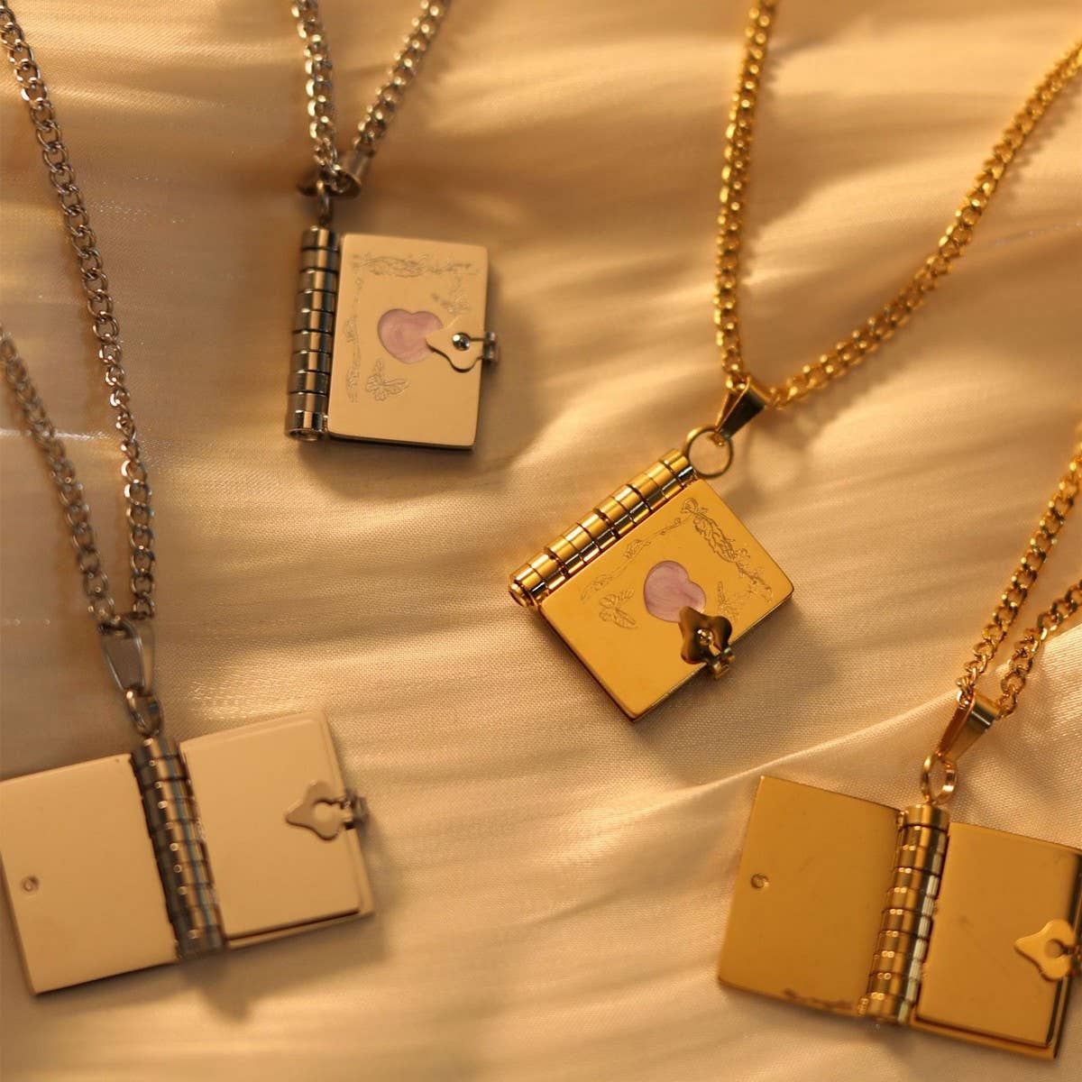 OPEN AND CLOSE BOOK LETTER NECKLACE_CWAJE1602