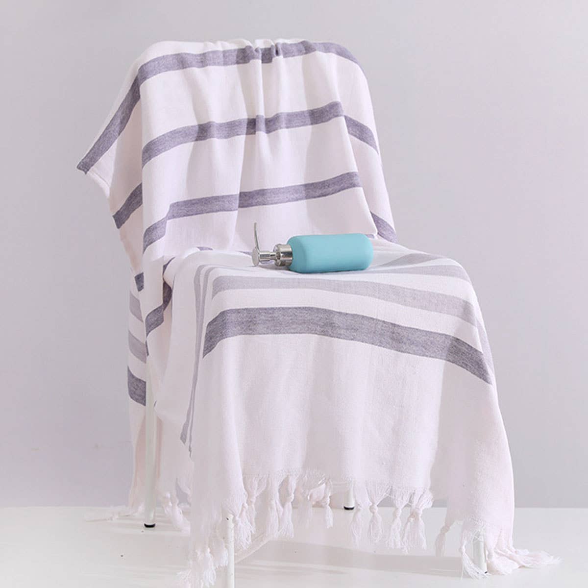 LIGHTWEIGHT COTTON STRIPED BEACH TOWEL WITH TASSELS_CWMM7601