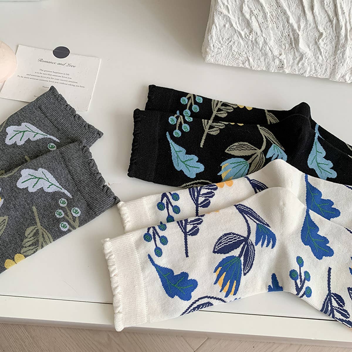 RETRO NICHE DESIGN PRINTED FLOWER SOCKS_CWMS0957