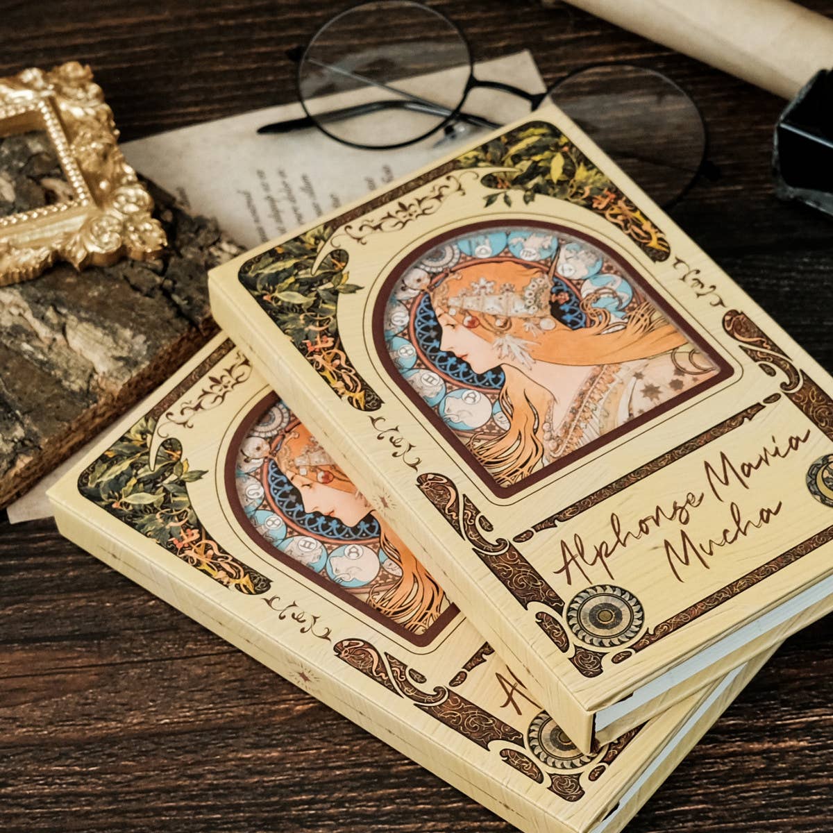 RETRO STYLE HARD COVER MAGNETIC TRI FOLD NOTEBOOK_CWMM1857