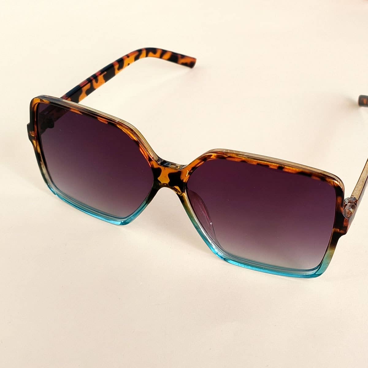 HIGH FASHION OVERSIZED SQUARE SUNGLASSES_CWASG0246
