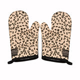 A PAIR OF HEAT RESISTANT BAKING GLOVES_CWMM1452