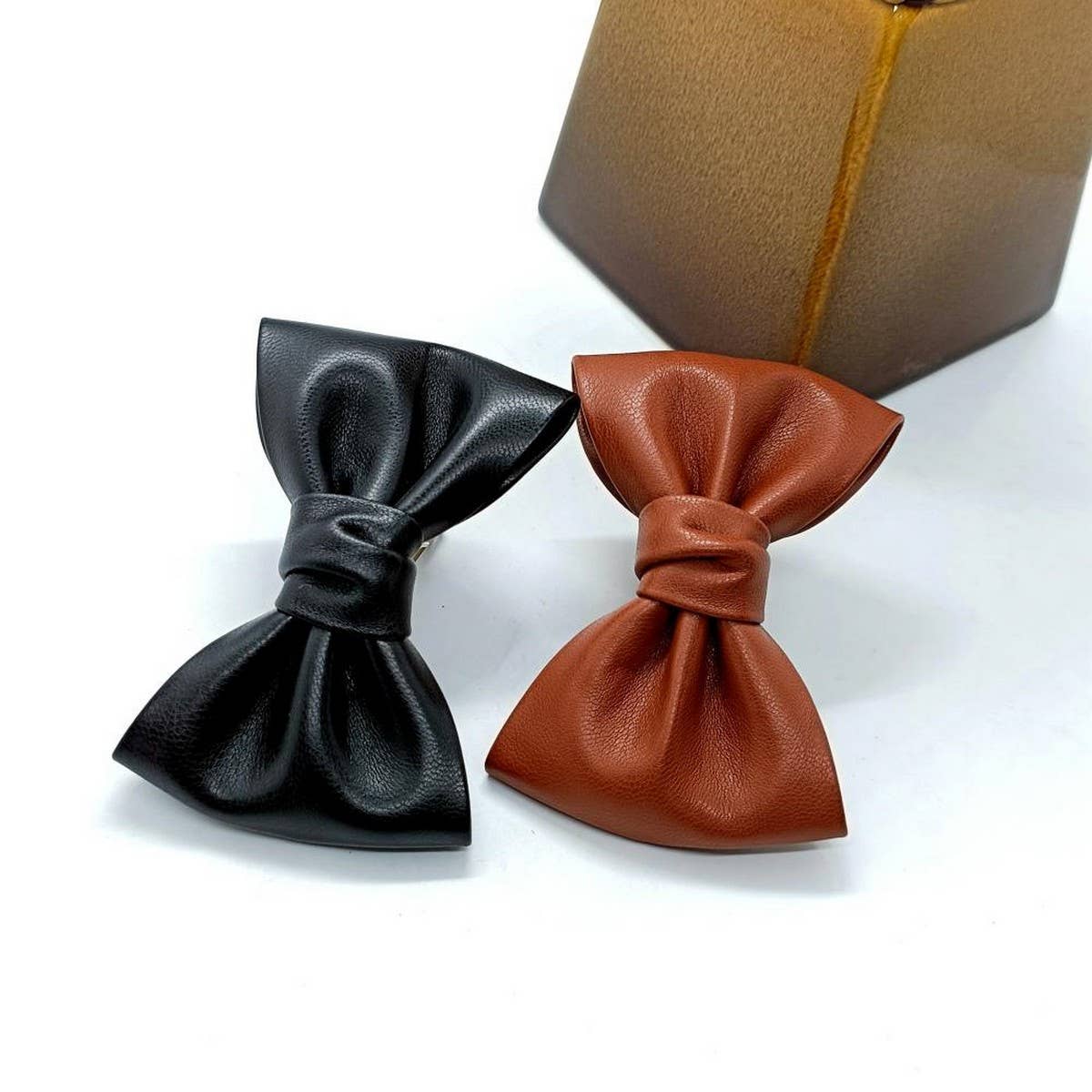 CLASSIC PU LEATHER LARGE BOW FRENCH HAIR CLIP_CWAHA6352