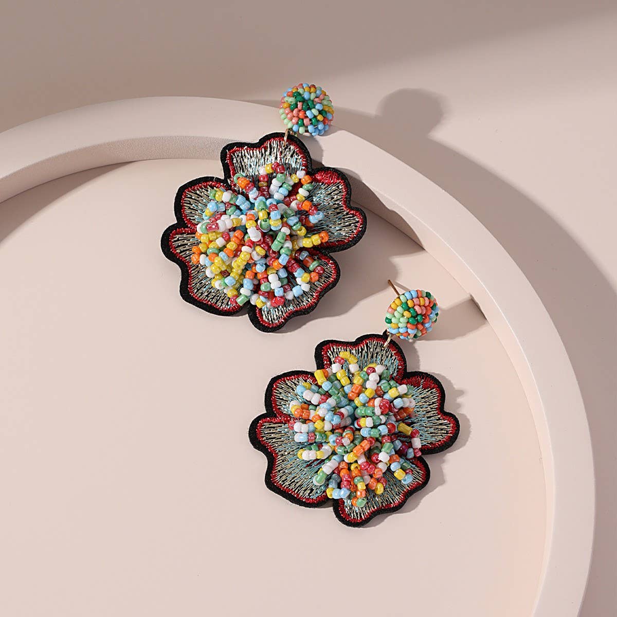 EMBROIDERED CRYSTAL FLOWER EARRINGS_CWMM6174
