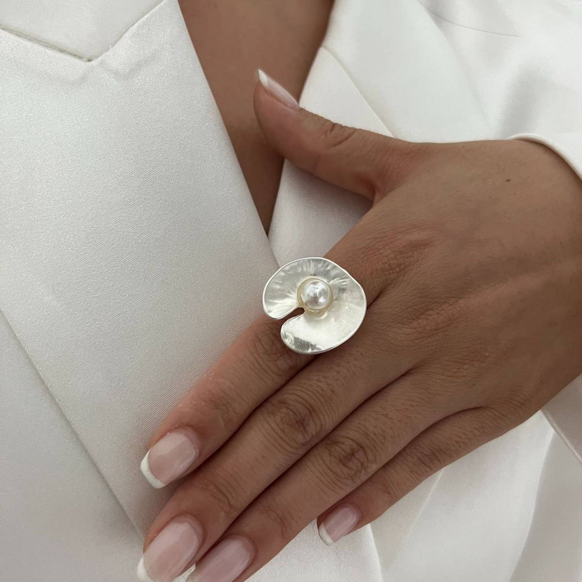 MINIMALIST ELASTIC ADJUSTMENT FLOWER ALLOY RING_CWMM3228