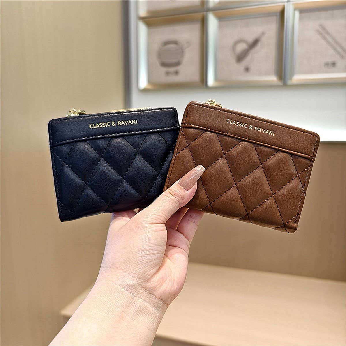 Minimalist Quilted Bifold Wallet With Card Slots_Cwab06231