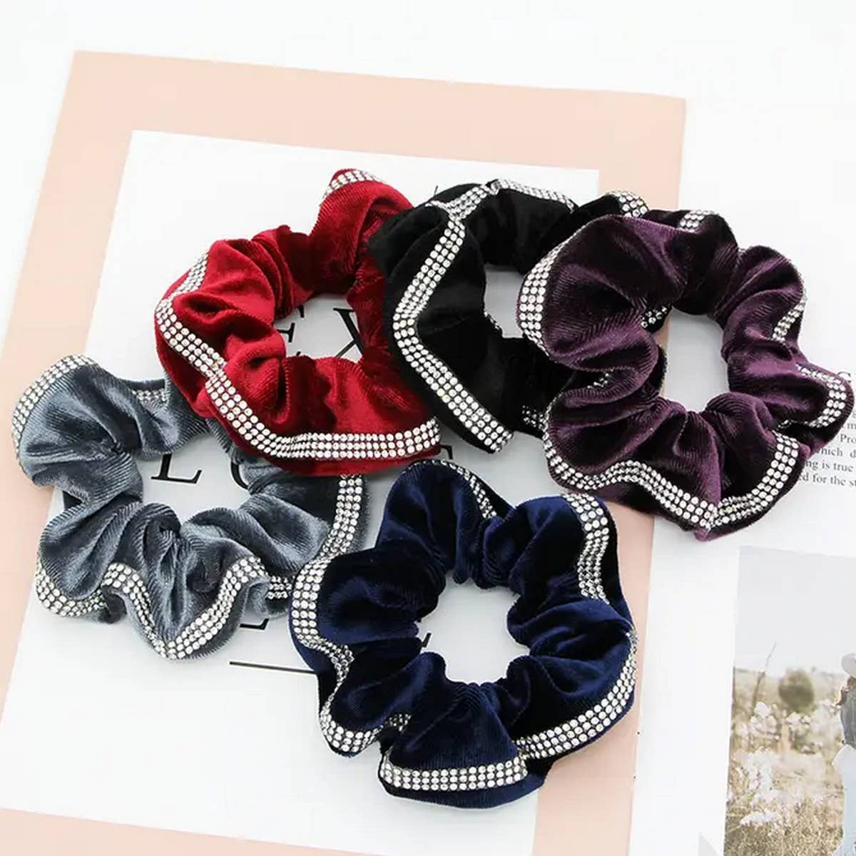 SOLID COLOR VELVET SCRUNCHIE_CWAHA0173