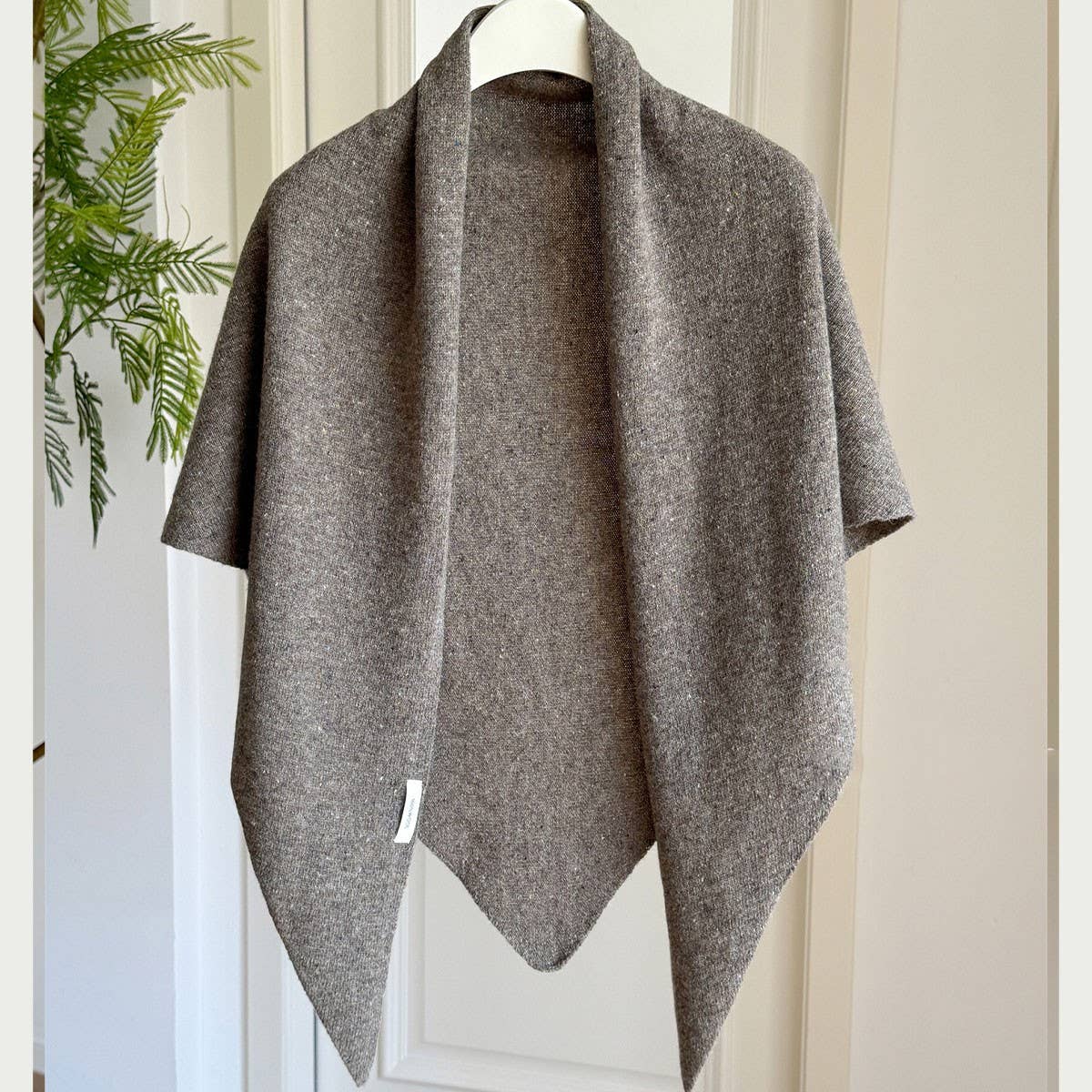 100% Wool Thick Knit Large Triangle Shawl_Cwov00257