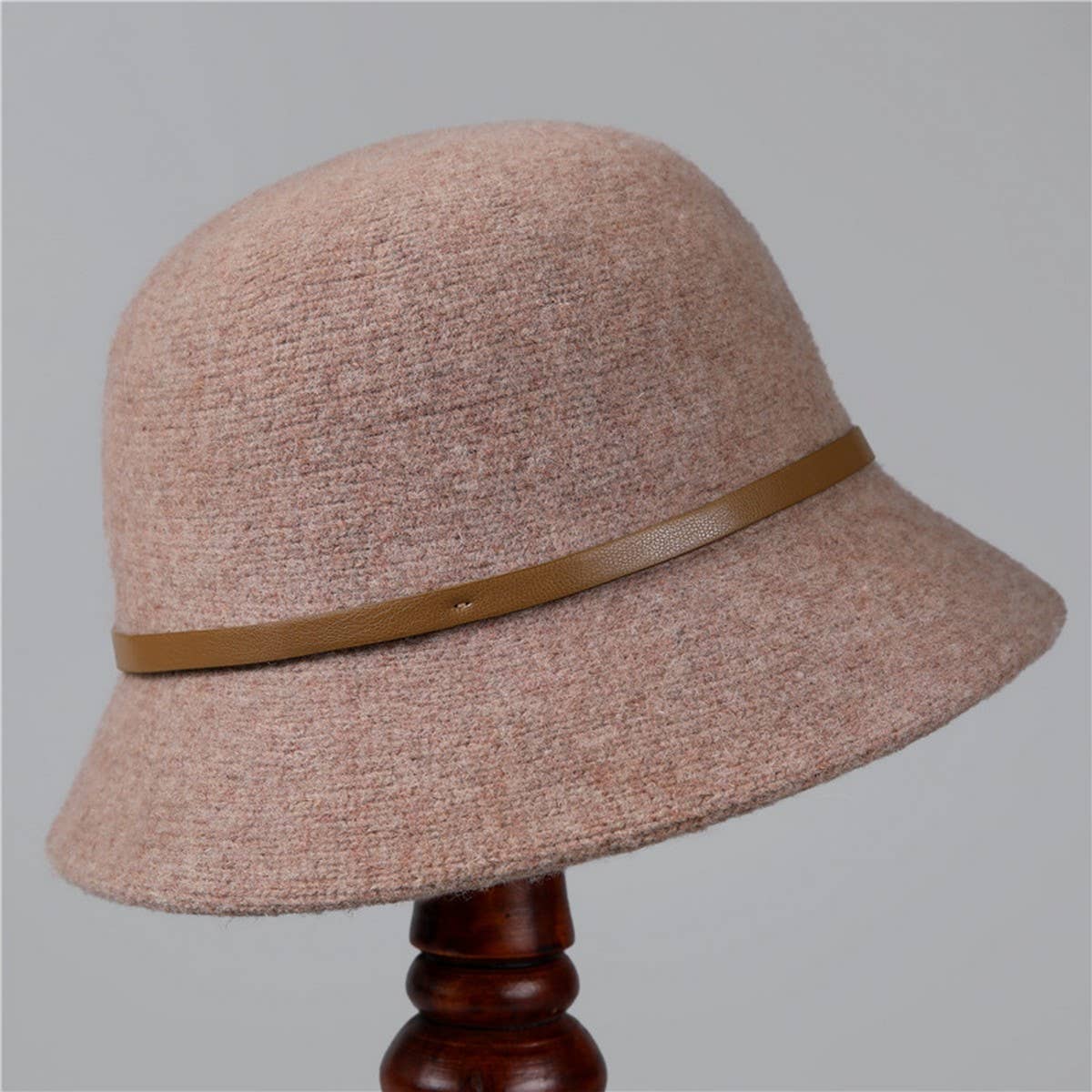 SIMPLE AND VERSATILE BUCKET HAT WITH BELT BUCKLE_CWAH1798