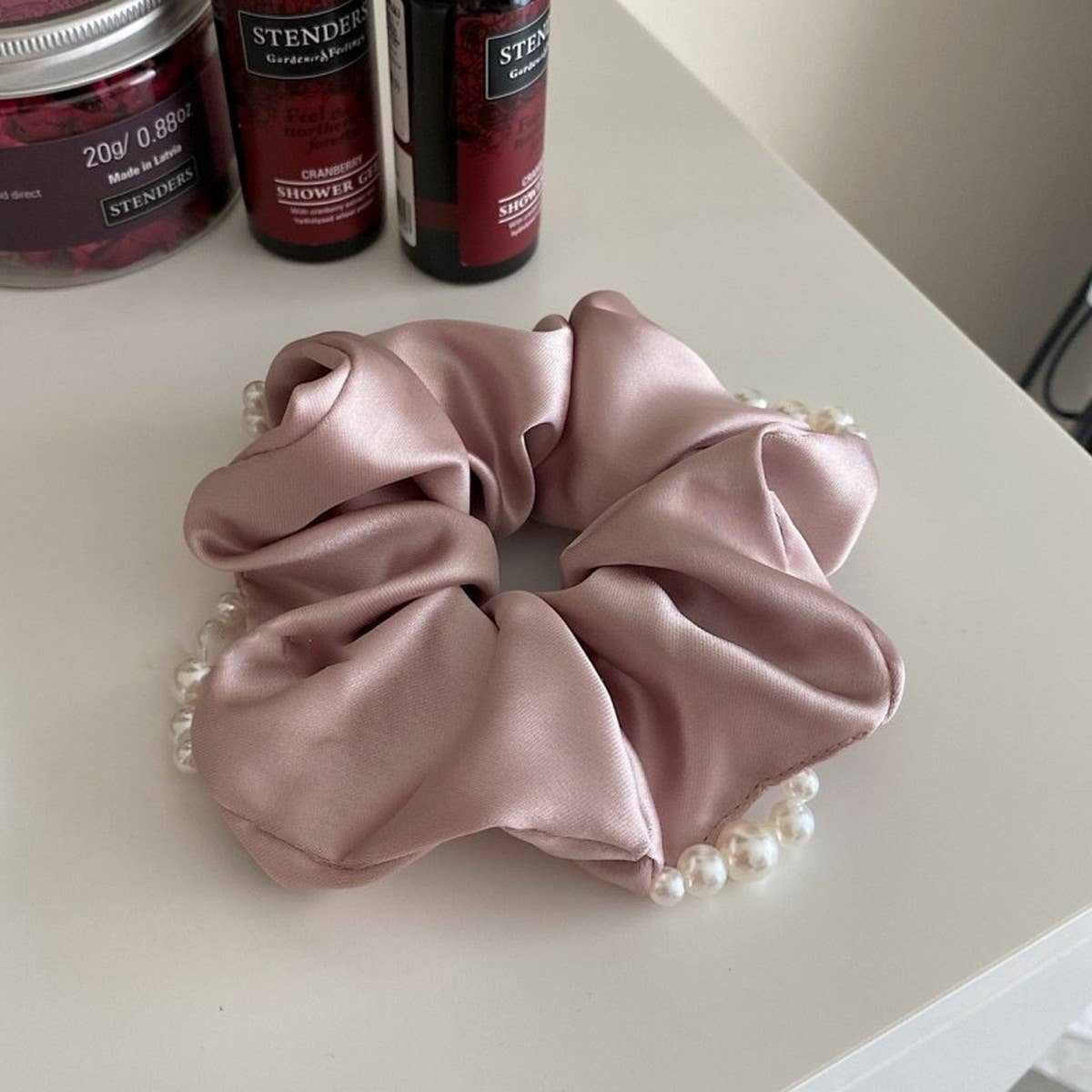 PEARL SILK BIG HAIR SCRUNCHIES_CWAHA0440