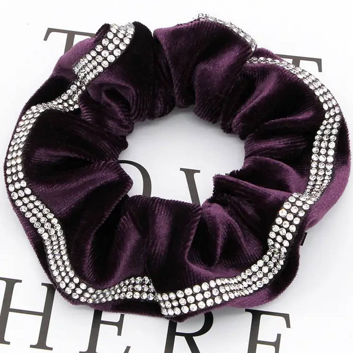 SOLID COLOR VELVET SCRUNCHIE_CWAHA0173