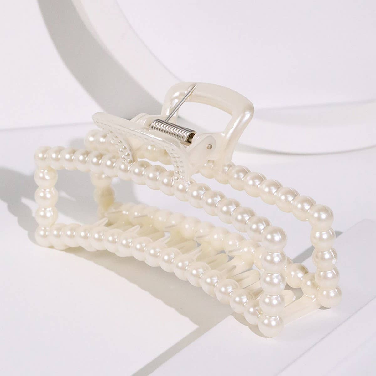 Chic Pearl Heart Claw Clip Minimalist Hair Grip