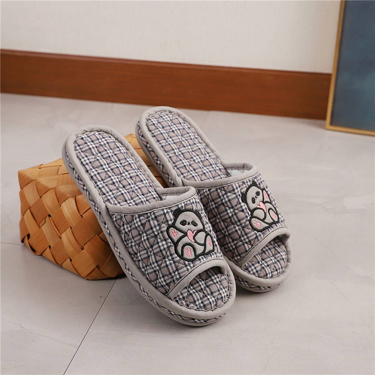 THICK COTTON SOFT SOLE PANDA SLIPPERS_CWSHF0203