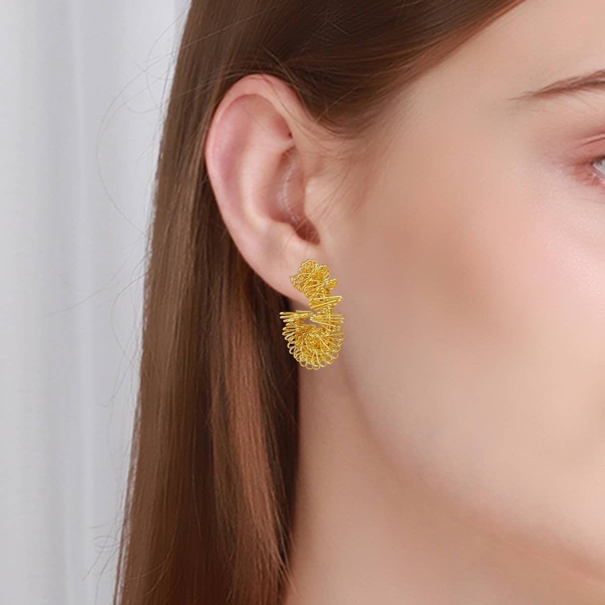 18K GOLD PLATED TWISTED ROPE HOOPS EARRING_CWAJE0569